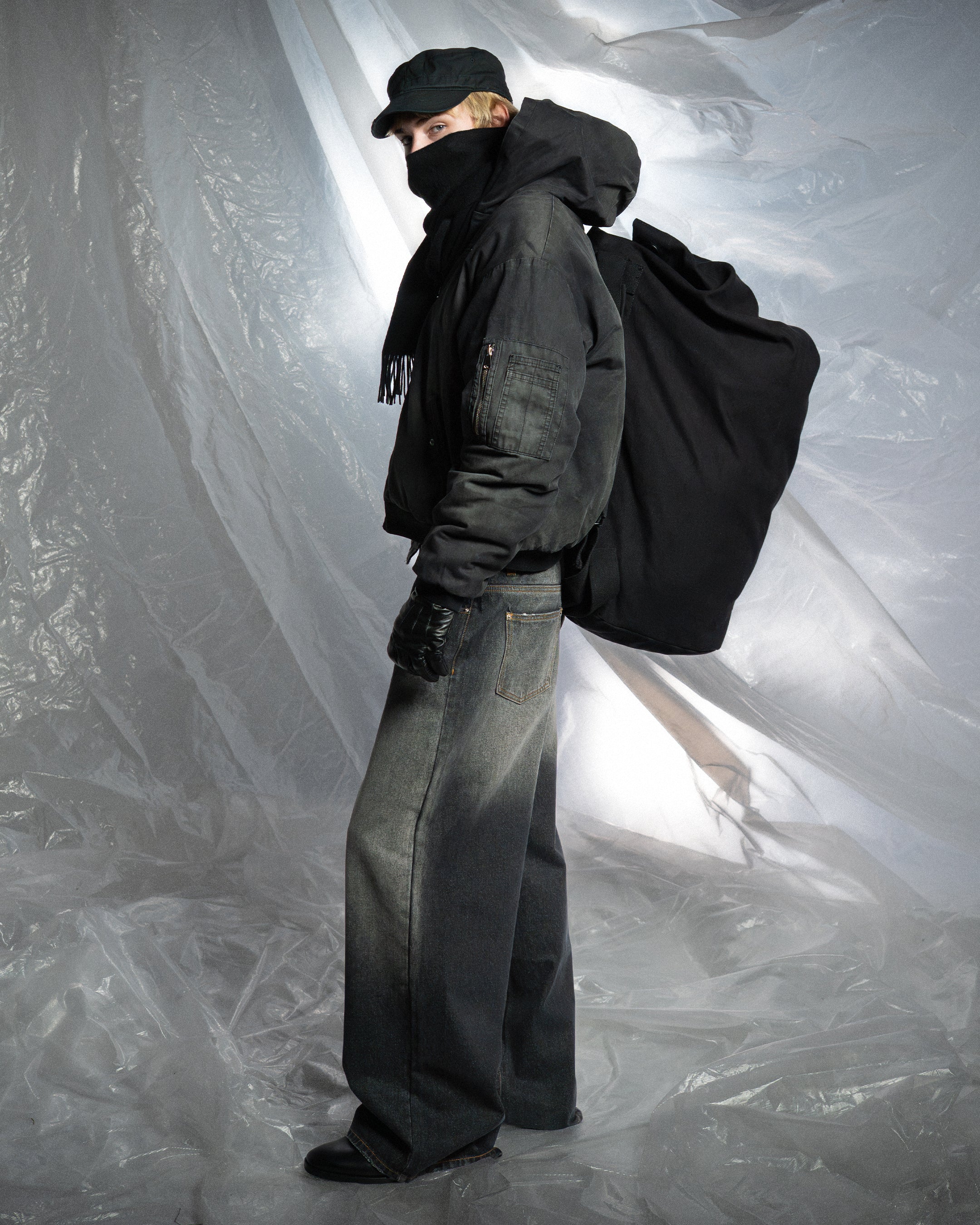 BLACK WASHED BAGGY JEANS