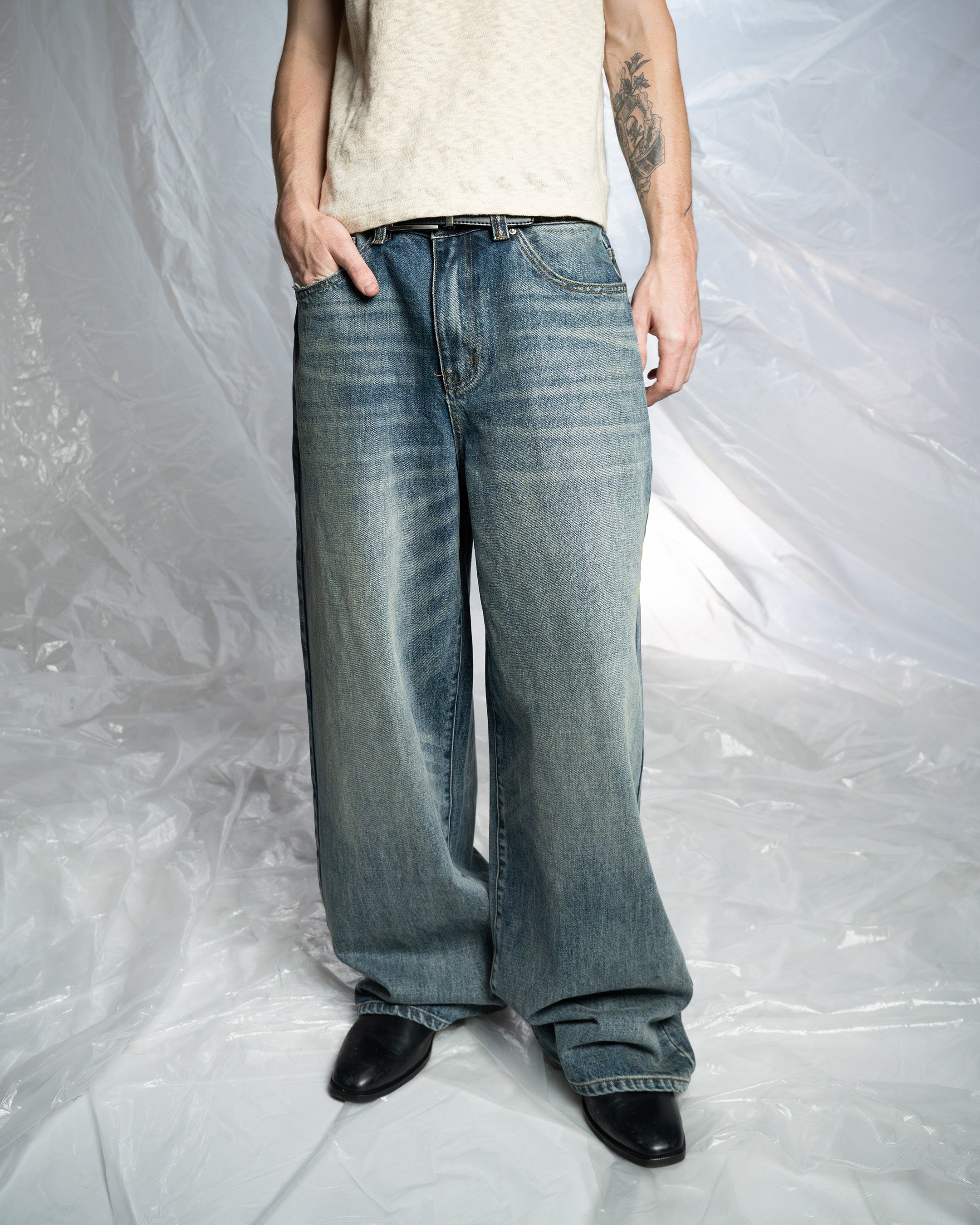 VINTAGE LIGHTWASH BAGGY JEANS