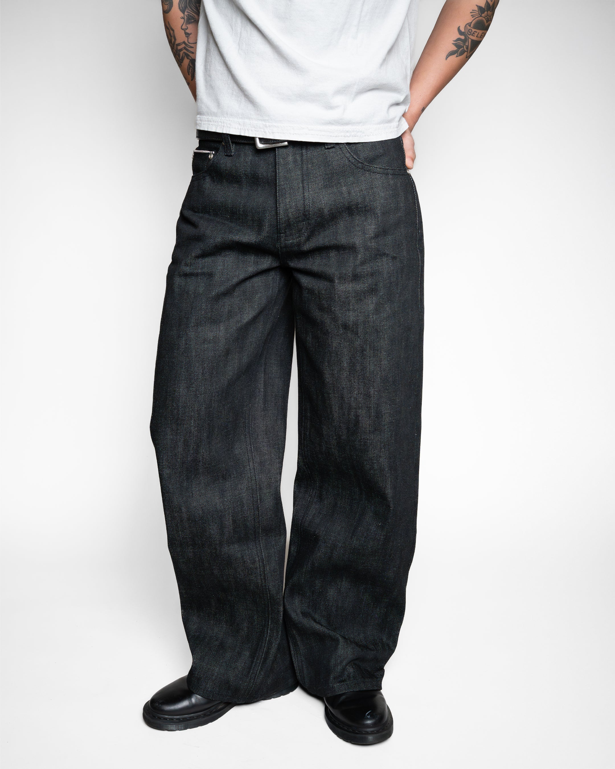 UNIFORM CUT BLACK JAPANESE SELVEDGE RELAXED FIT JEANS