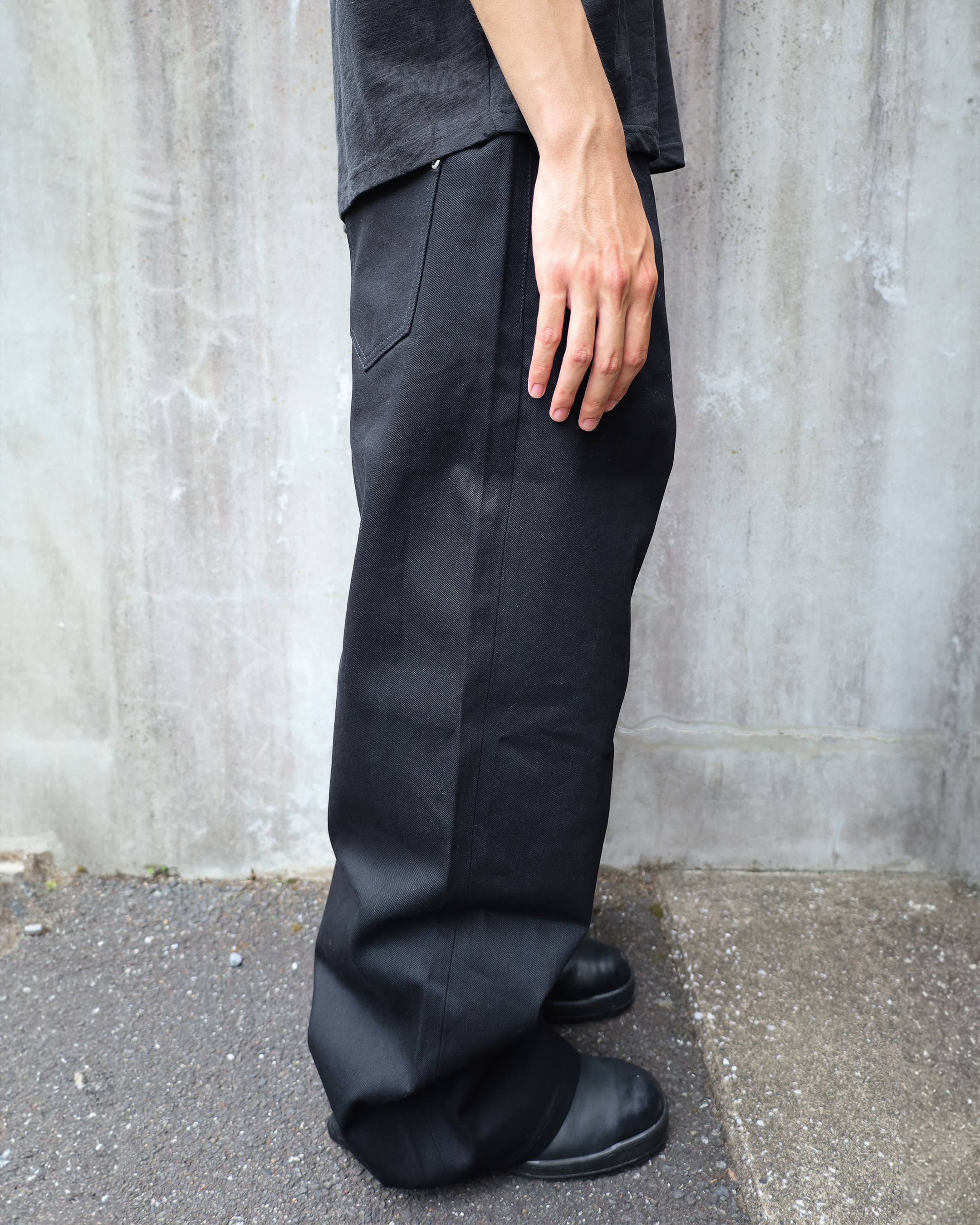 JAPANESE SELVEDGE MATTE BLACK BAGGY JEANS
