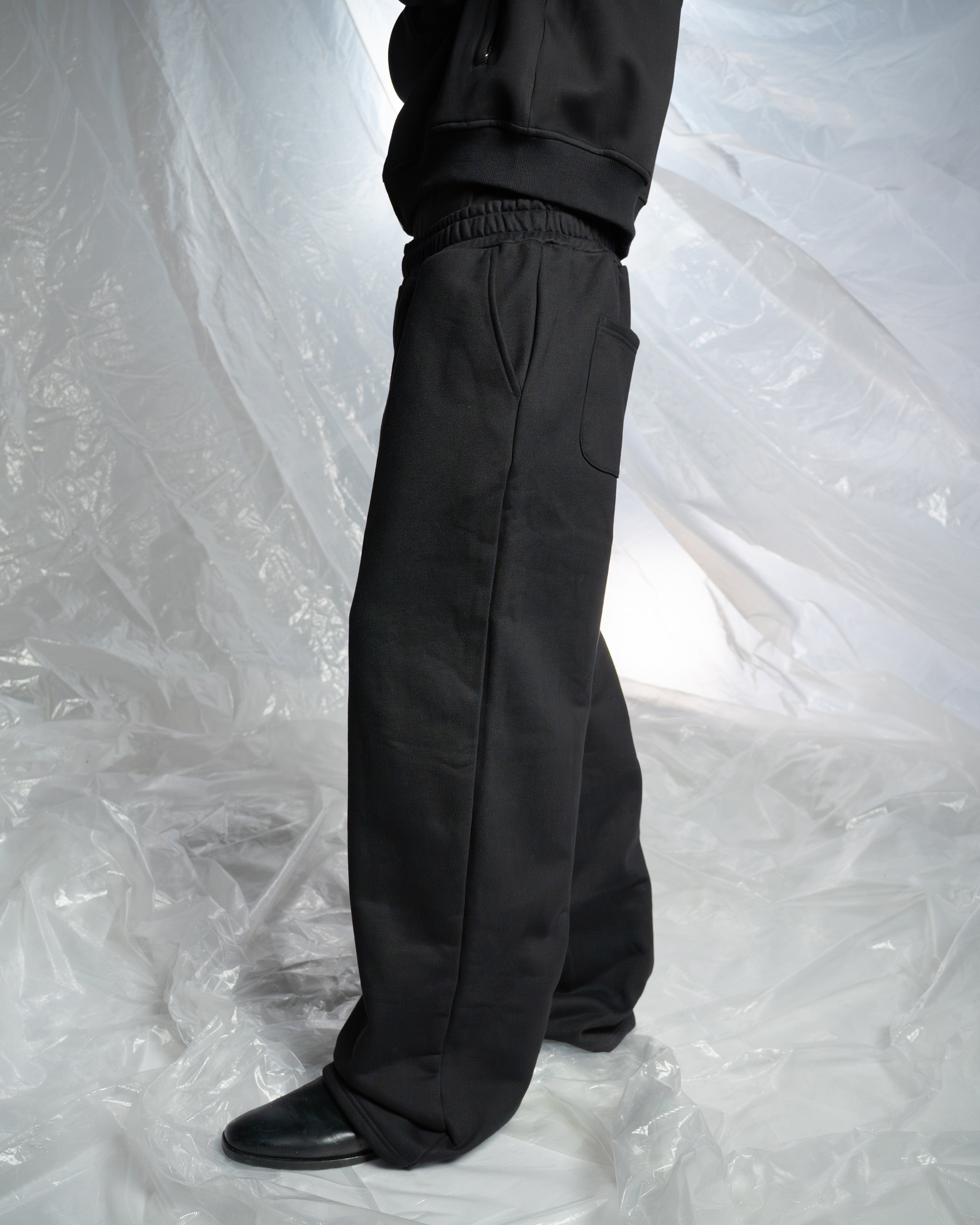 BLACK BAGGY JOGGERS