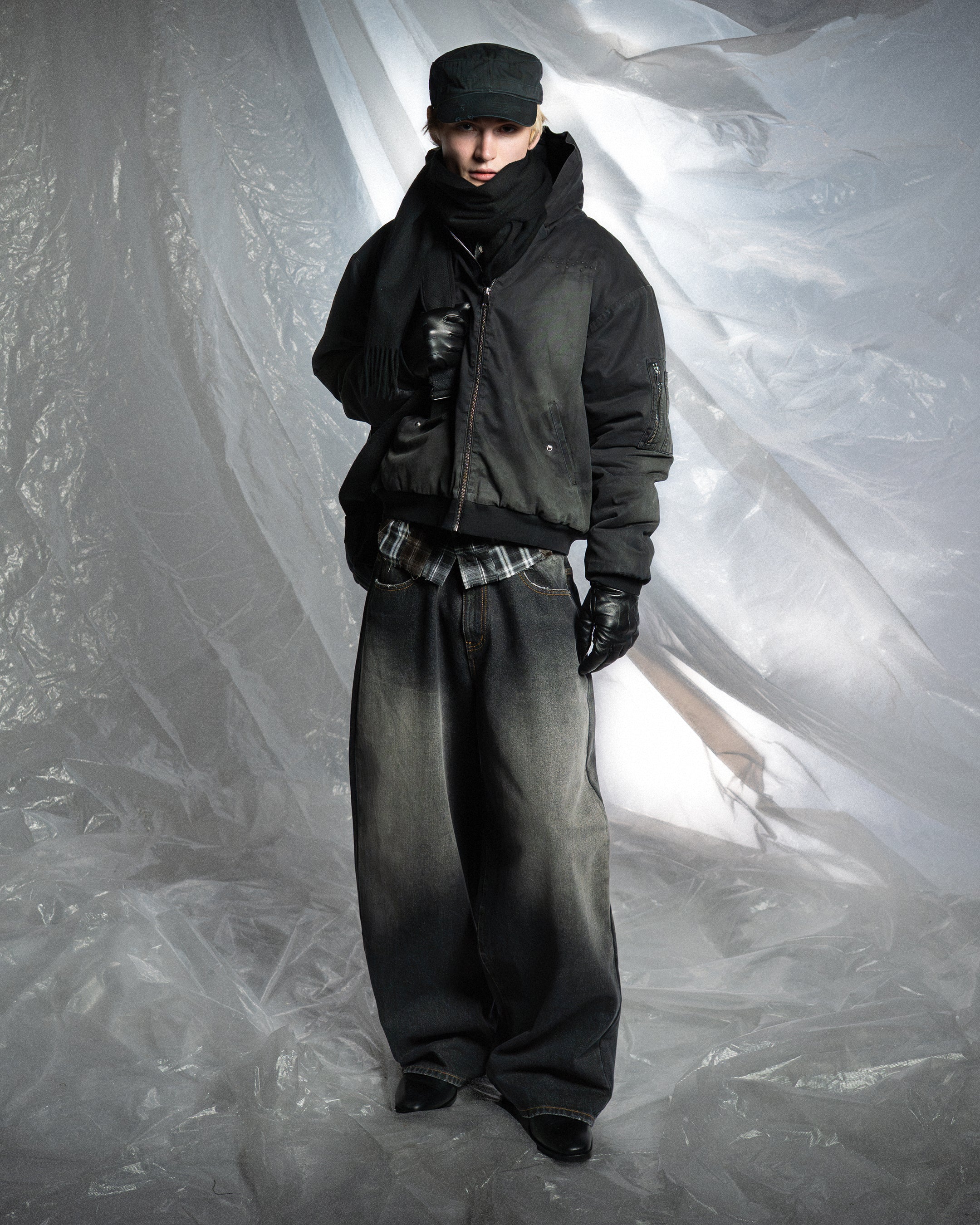 BLACK WASHED BAGGY JEANS