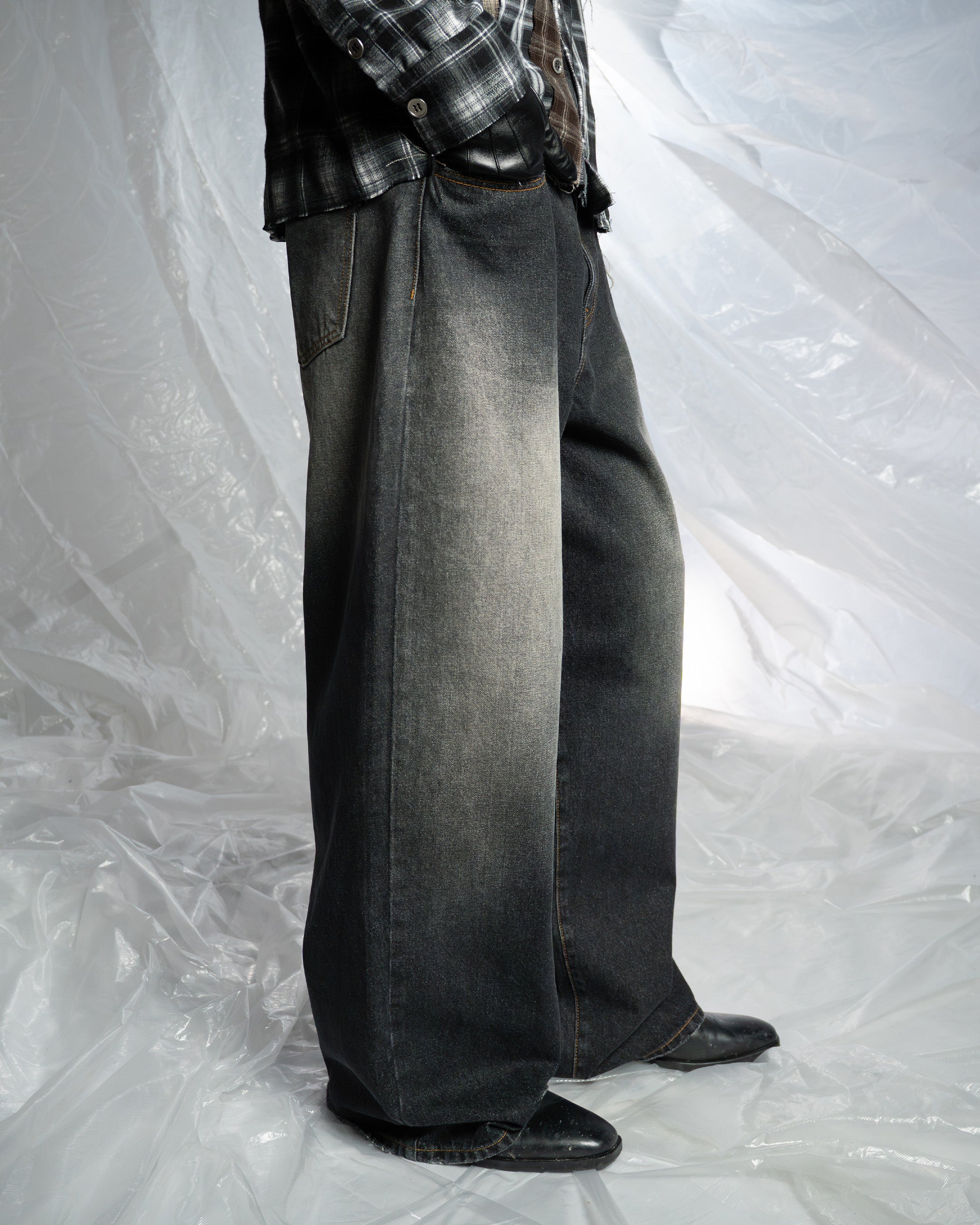 BLACK WASHED BAGGY JEANS