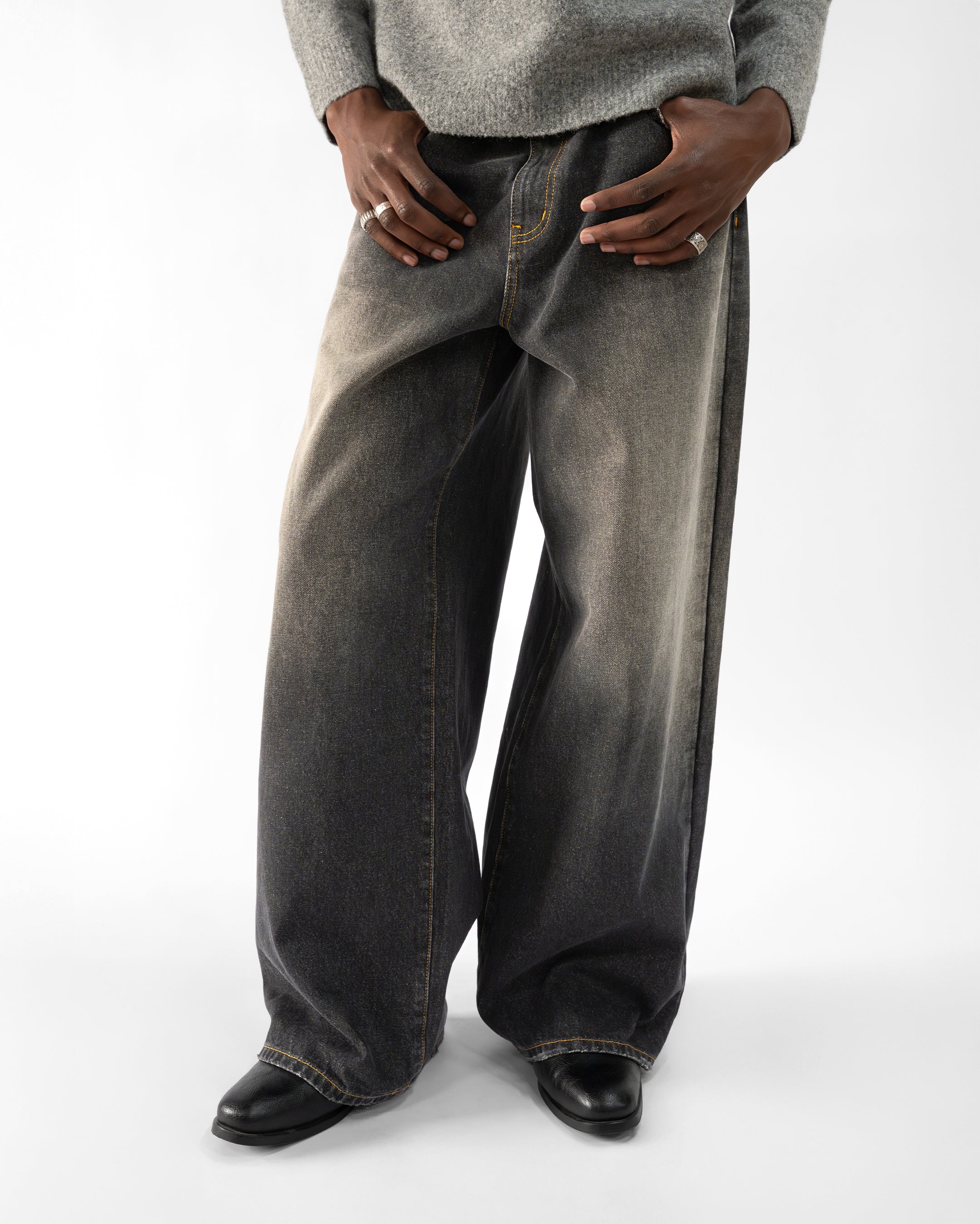 BLACK WASHED LOOSE FIT JEANS