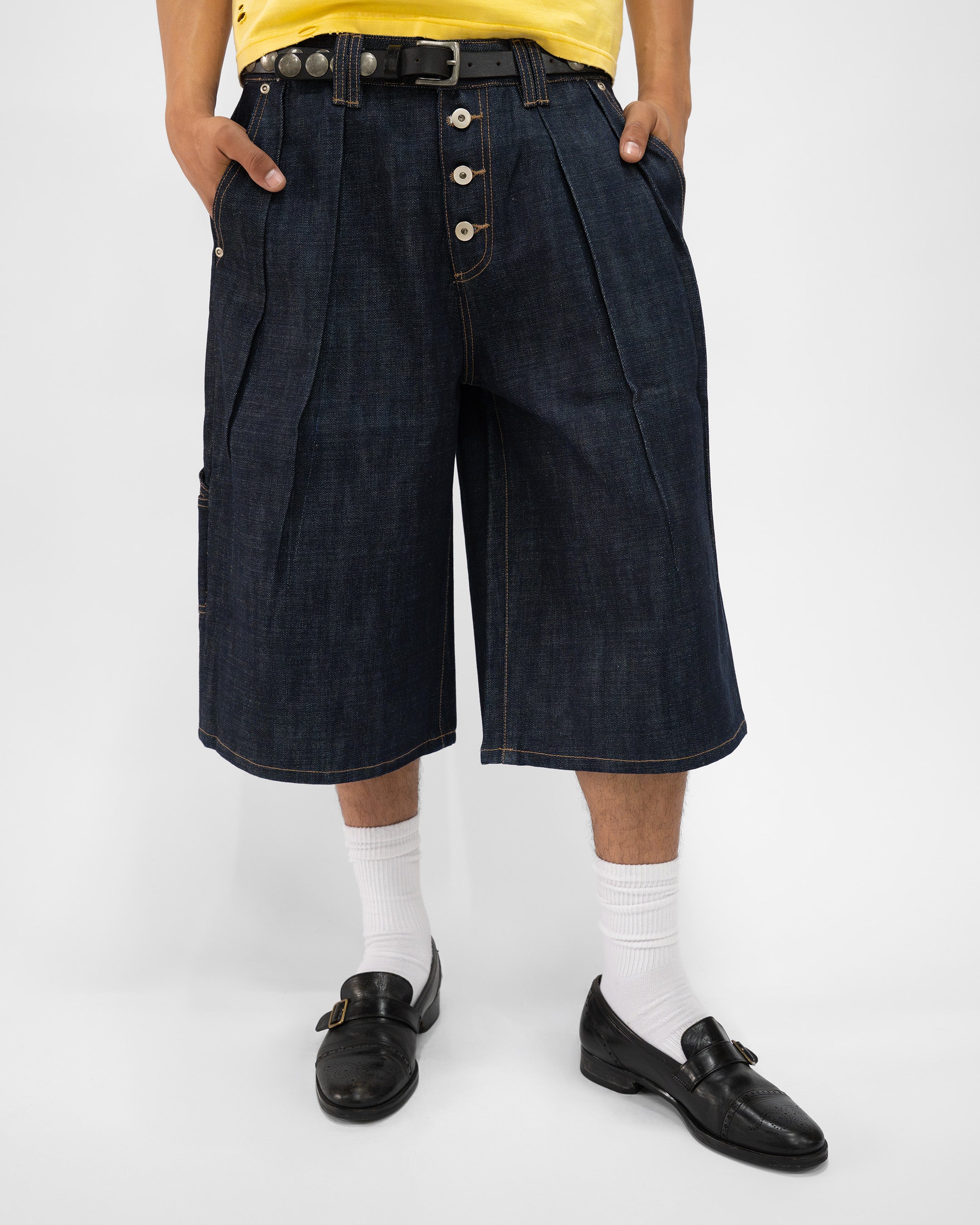 PLEATED RAW INDIGO JORTS