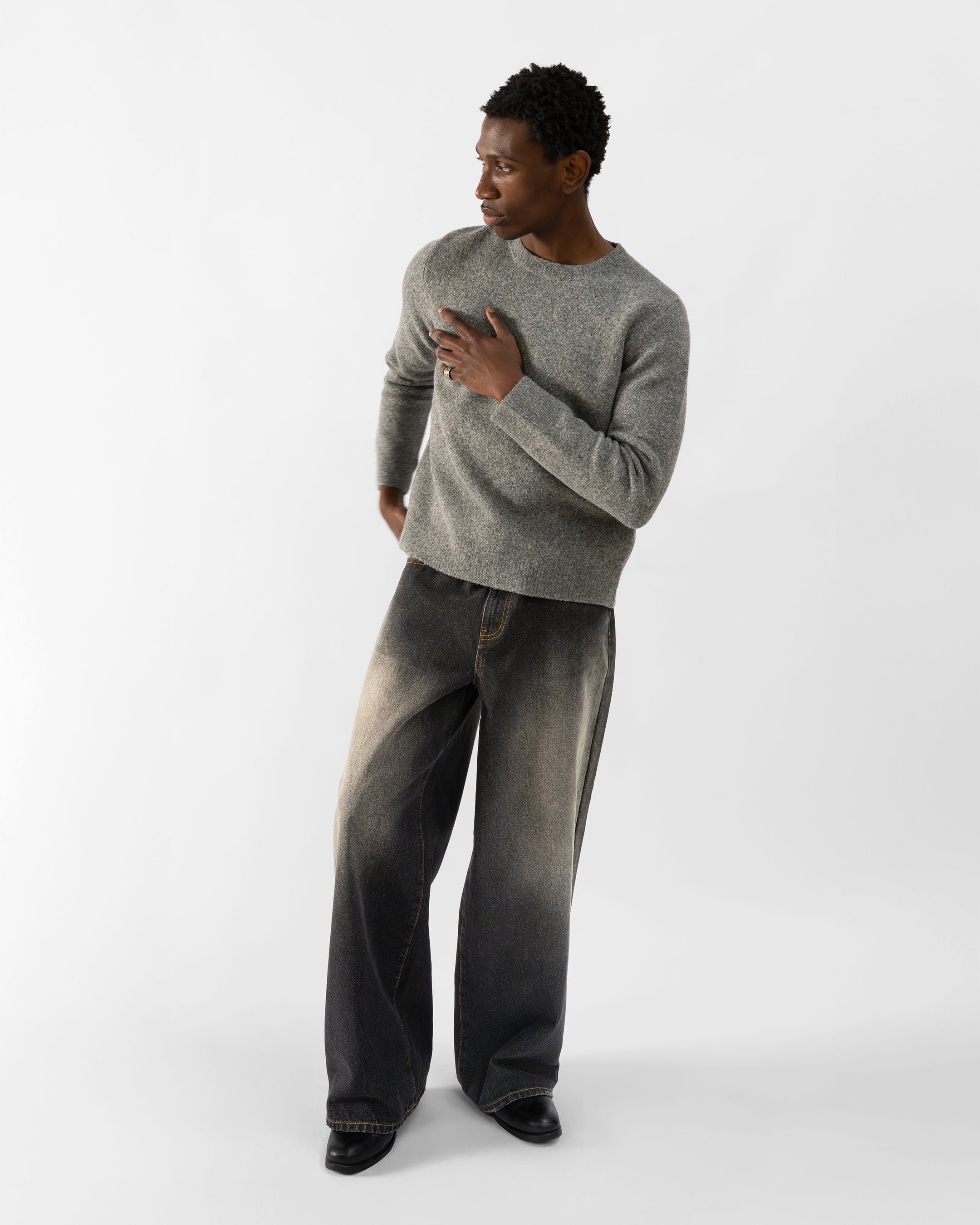 BLACK WASHED LOOSE FIT JEANS