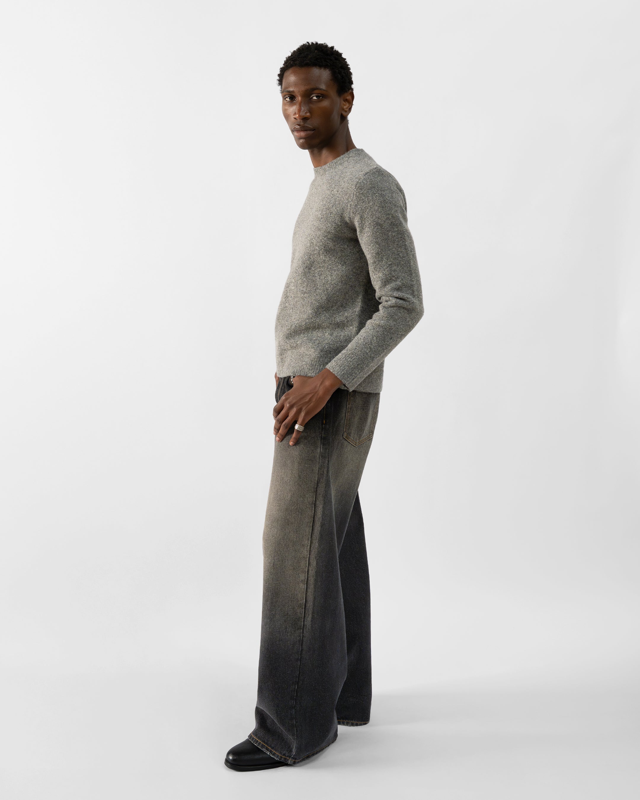 BLACK WASHED LOOSE FIT JEANS