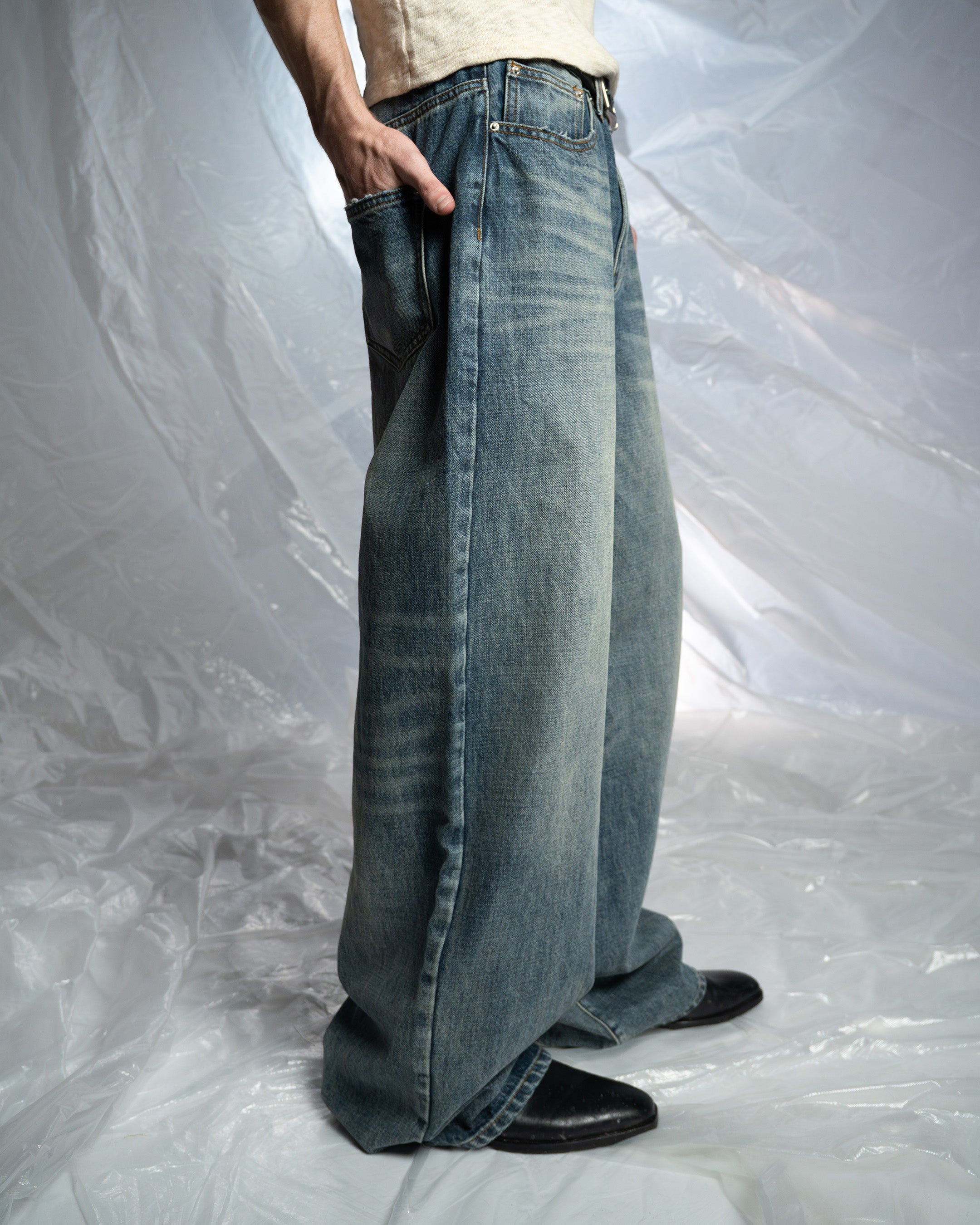 VINTAGE LIGHTWASH BAGGY JEANS